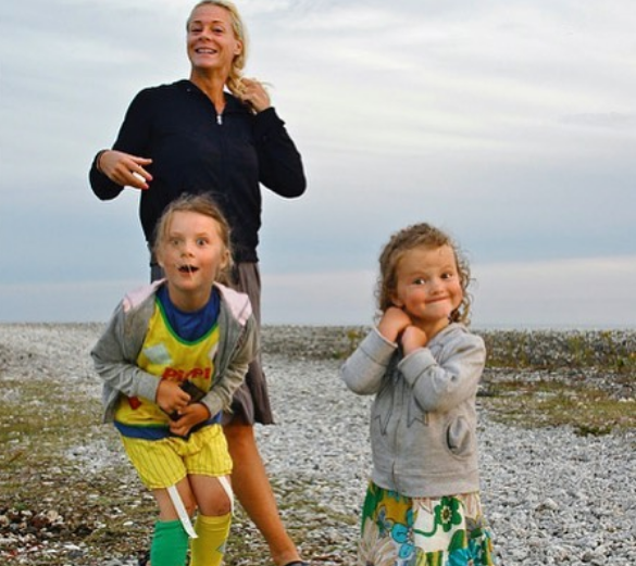 La bassezza di chi pensa di sminuire Greta Thunberg usando sua madre Malena Ernman