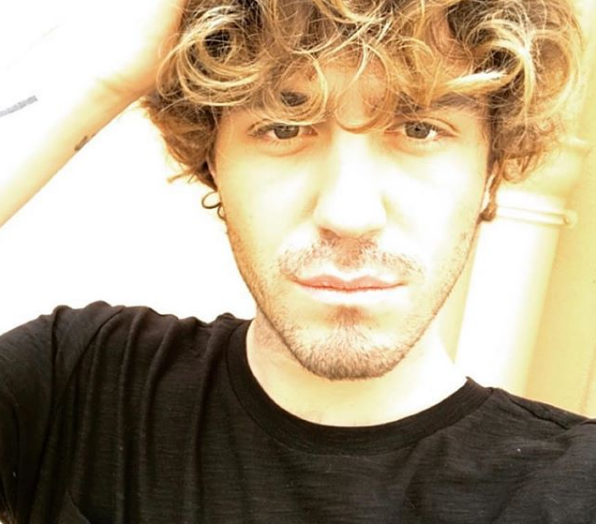“Mio figlio è diventato gay per colpa tua”: la risposta di Tommaso Zorzi a una mamma