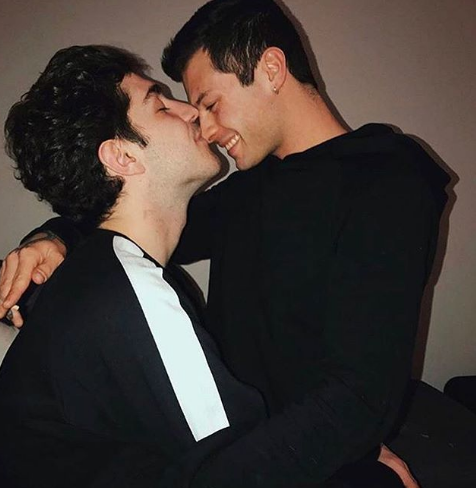 “Mio figlio è diventato gay per colpa tua”: la risposta di Tommaso Zorzi a una mamma