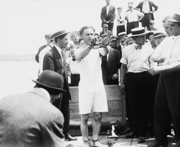 Bess Houdini, la donna che attese per anni l'unico uomo capace di tornare dalla morte