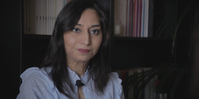 Pinky Aulakh: "Quando gli dissi che volevo separarmi mi diede fuoco" (video) Pinky Aulakh: "Quando gli dissi che volevo separarmi mi diede fuoco" (video)