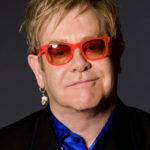 Sir Elton John, il baronetto che ha cantato la morte, anche la propria.