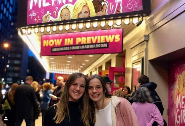 Com'è diventata Emma, la "figlia" di Rachel e Ross in Friends, 16 anni dopo