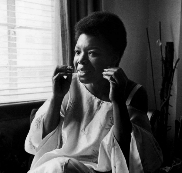 Maya Angelou che diventò muta perché la sua voce aveva "ucciso" il suo stupratore