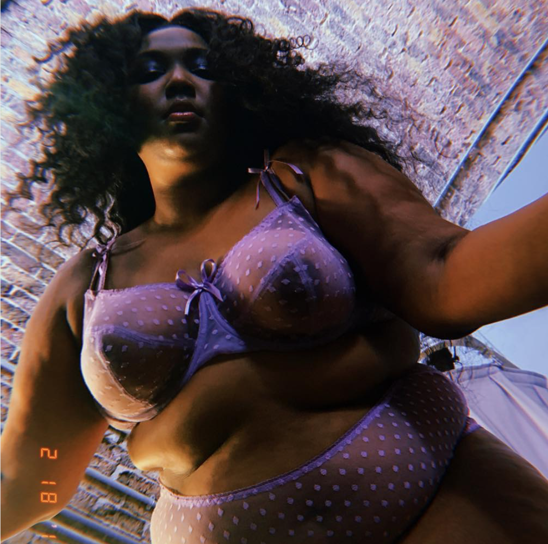 Chi è Lizzo, icona mondiale della body positive e dell'amore per se stessi