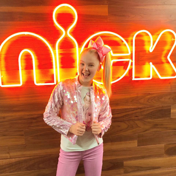 Chi è e cosa fa JoJo Siwa, la 15enne dai vestiti unicorno diventata milionaria