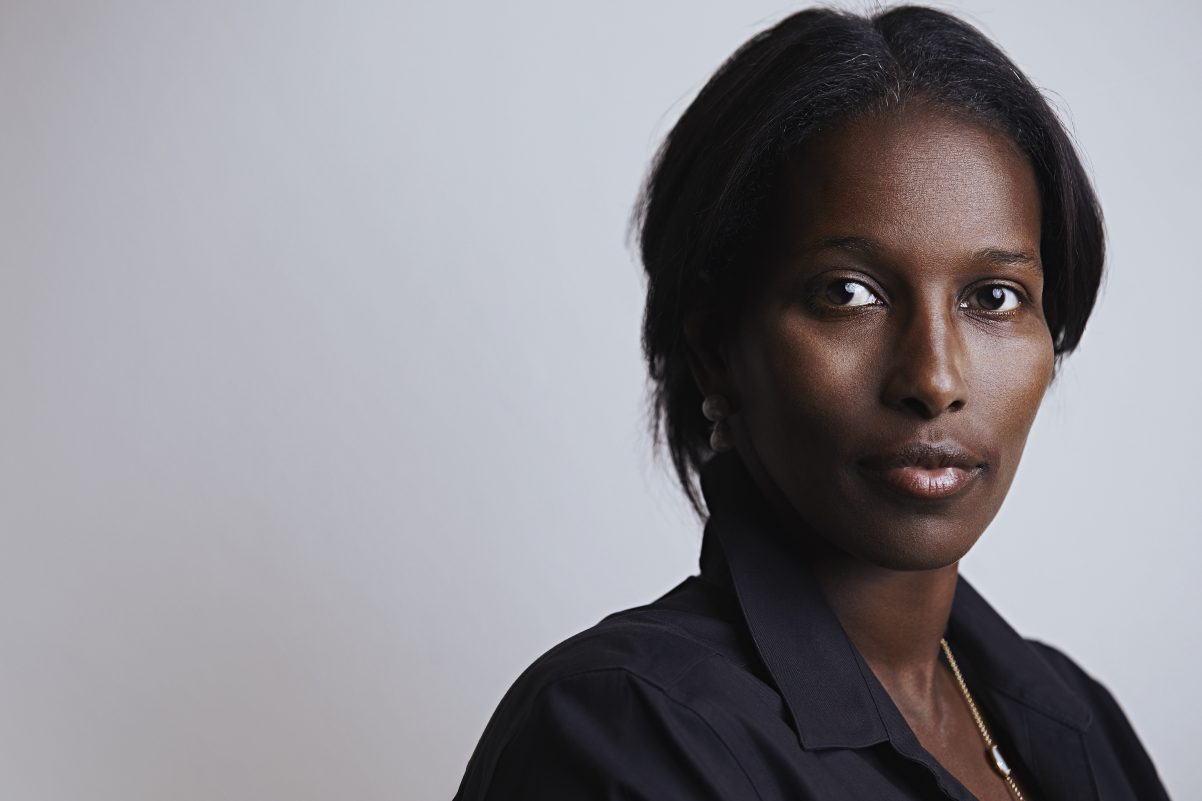 "Come un macellaio che rifila un pezzo di carne", l'infibulazione di Ayaan Hirsi Ali