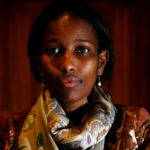 "Come un macellaio che rifila un pezzo di carne", l'infibulazione di Ayaan Hirsi Ali