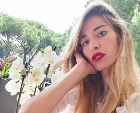 "Tuo figlio ha il cancro per via dei vaccini": le assurde accuse a Elena Santarelli