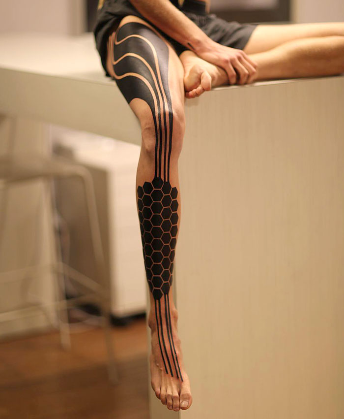 Tattoo Legs: 30 ipnotici tatuaggi per gambe colorate (o in bianco e nero)