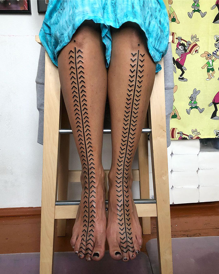 Tattoo Legs: 30 ipnotici tatuaggi per gambe colorate (o in bianco e nero)