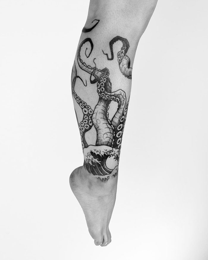 Tattoo Legs: 30 ipnotici tatuaggi per gambe colorate (o in bianco e nero)