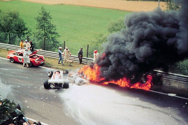 Le donne al fianco di Niki Lauda, l’uomo con la storia scritta sul viso dalle fiamme