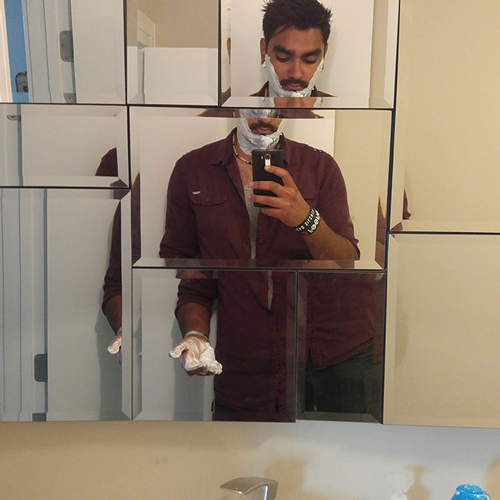 30 specchi che rendono impossibile qualsiasi selfie normale in bagno