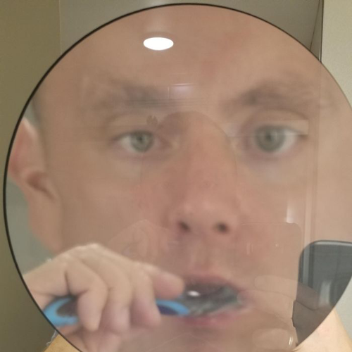 30 specchi che rendono impossibile qualsiasi selfie normale in bagno