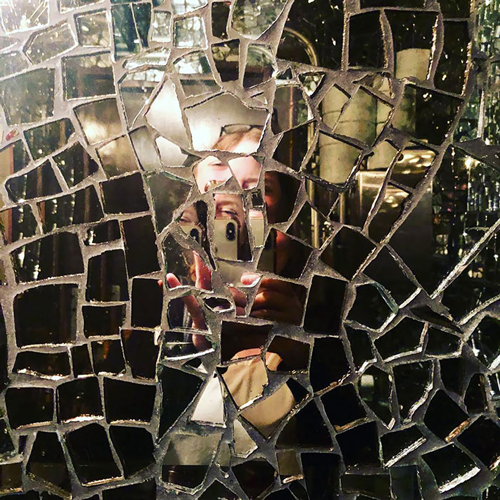 30 specchi che rendono impossibile qualsiasi selfie normale in bagno