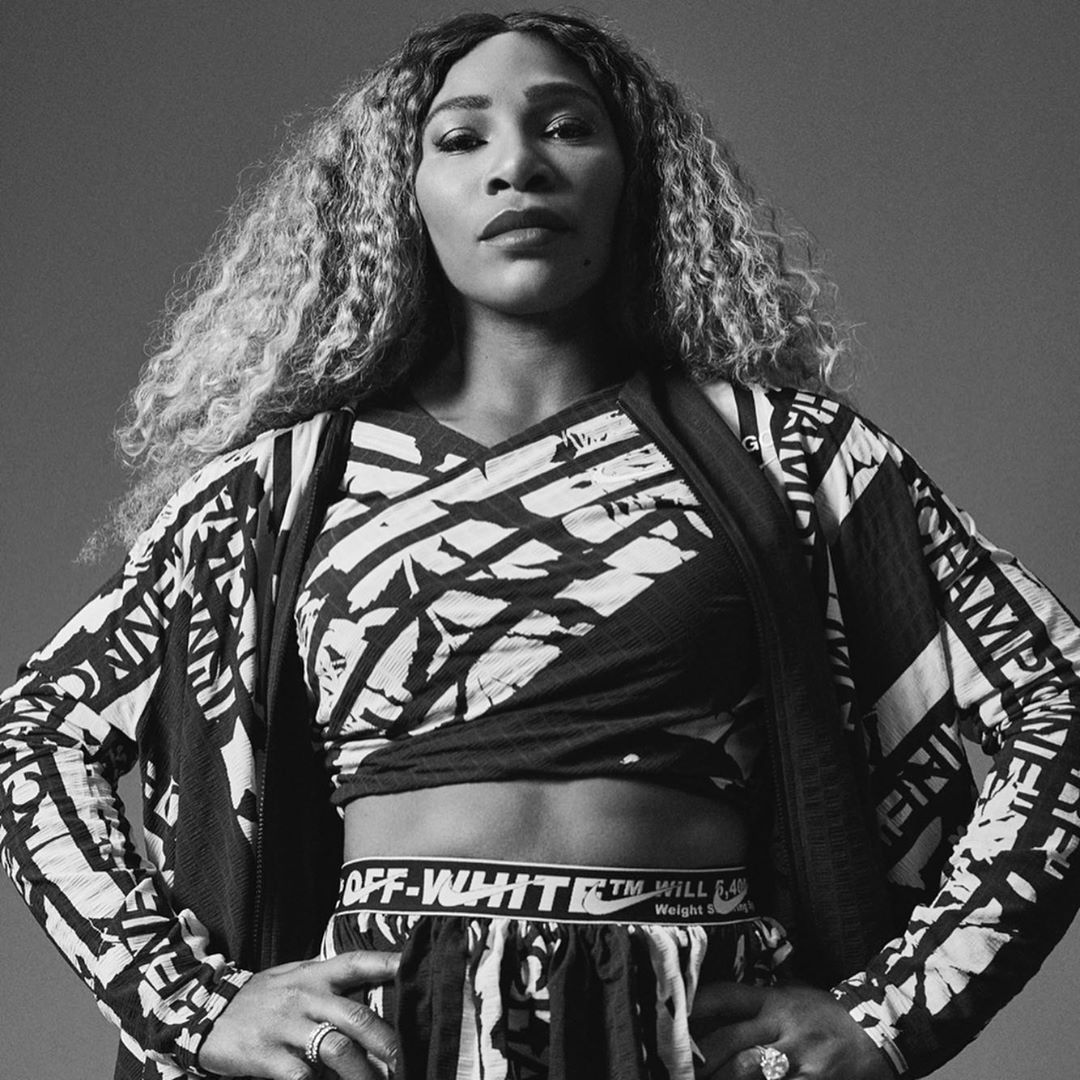 Il significato del nuovo look di Serena Williams e quelle parole incise sopra