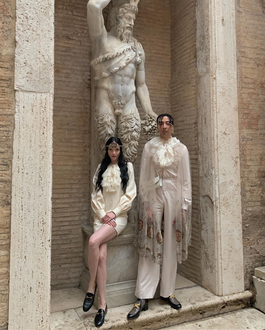 Il look etereo di Ghali e dalla sua fidanzata Mariacarla Boscono alla sfilata di Gucci