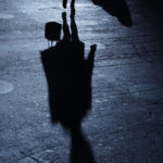 A chi fa finta di non vedere due ragazze che subiscono violenza sessuale