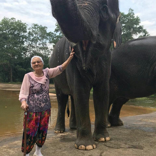 Chi è Yelena Yerjova, la nonna 91enne che usa la pensione per girare il mondo