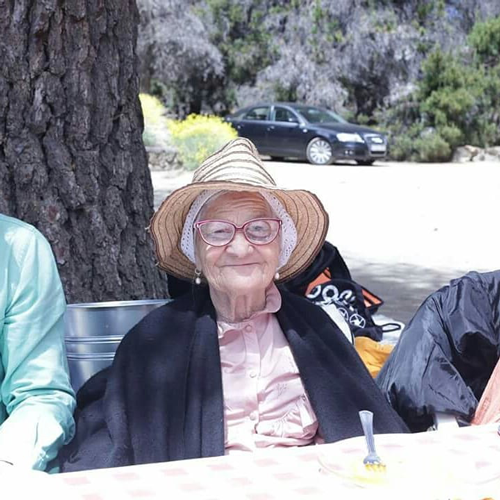 Chi è Yelena Yerjova, la nonna 91enne che usa la pensione per girare il mondo