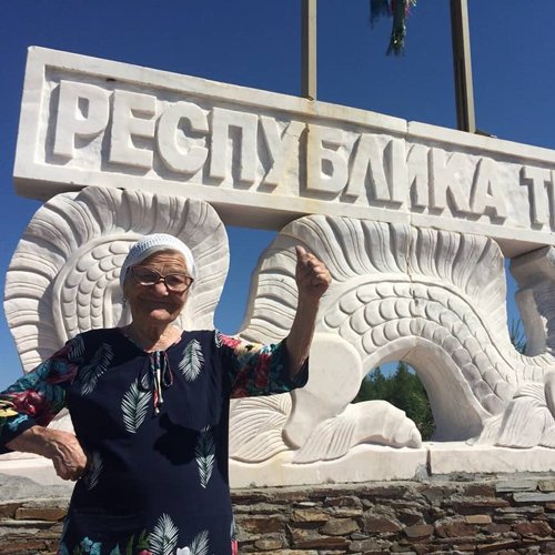 Chi è Yelena Yerjova, la nonna 91enne che usa la pensione per girare il mondo