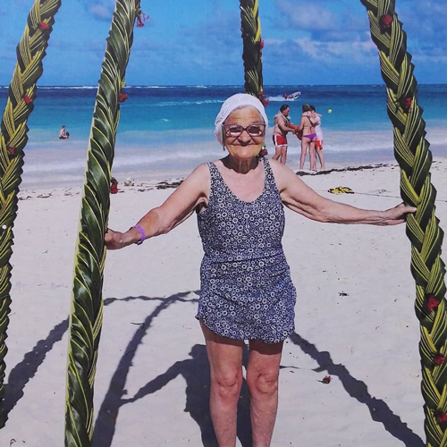 Chi è Yelena Yerjova, la nonna 91enne che usa la pensione per girare il mondo
