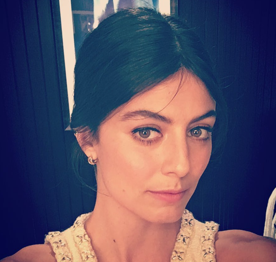 In bianco e scalza: il debutto di Alessandra Mastronardi alla Mostra del Cinema