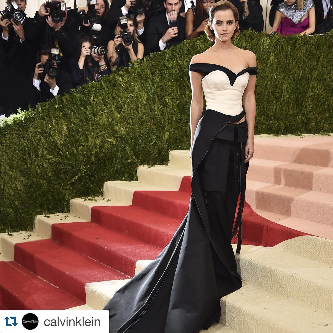 Tutte le "magie" di Emma Watson per aiutare le donne molestate sul lavoro