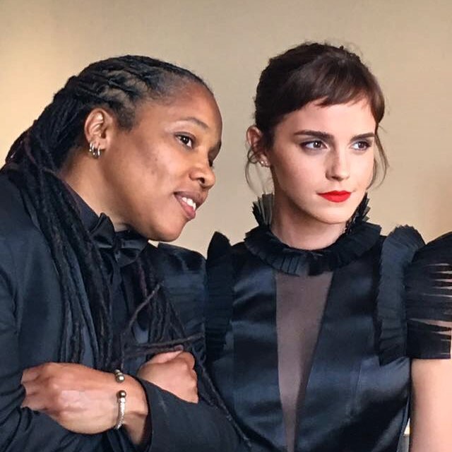 Tutte le "magie" di Emma Watson per aiutare le donne molestate sul lavoro