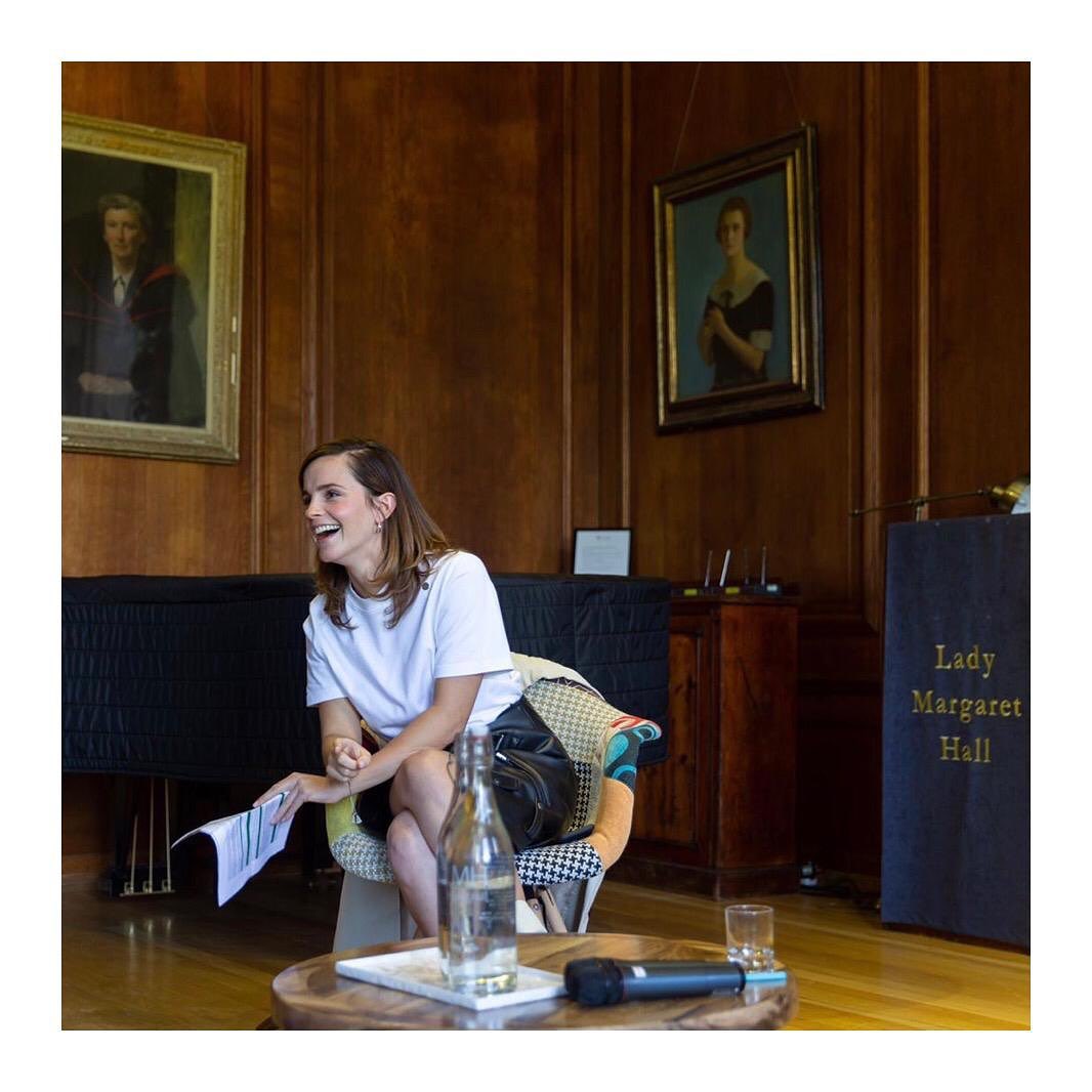 Tutte le "magie" di Emma Watson per aiutare le donne molestate sul lavoro