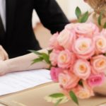 L’amore sotto contratto: vantaggi (e svantaggi) degli accordi prematrimoniali
