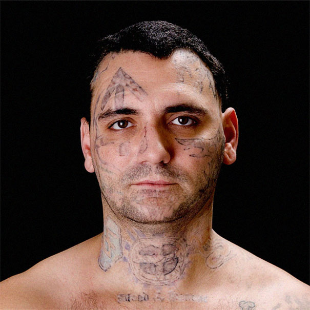 "Come e perché ho rimosso i tatuaggi razzisti dal mio volto"