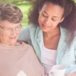 Essere caregiver, quando accudire chi amiamo rischia di farci ammalare
