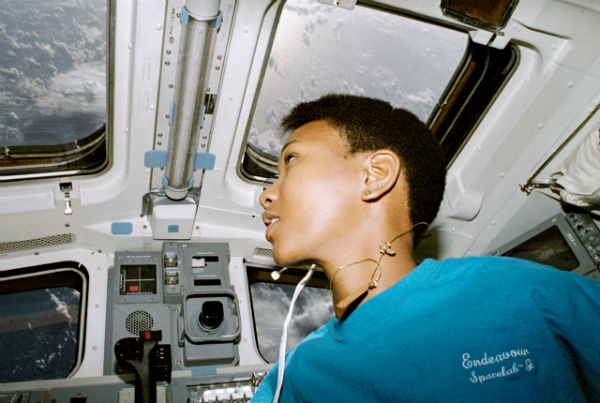 Perché dobbiamo raccontare alle bambine la storia di Mae Jemison