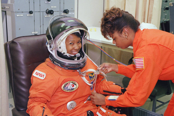 Perché dobbiamo raccontare alle bambine la storia di Mae Jemison