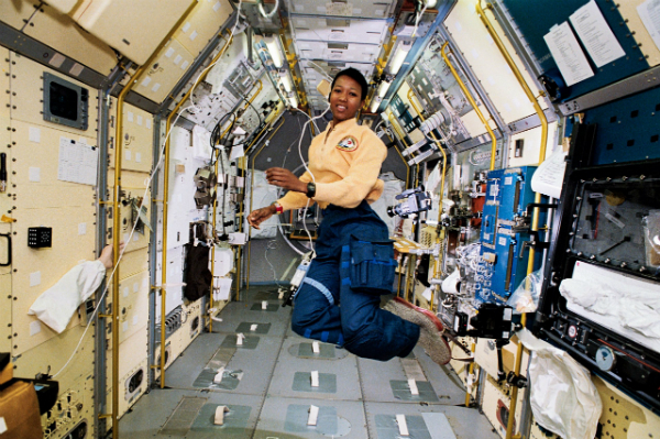 Perché dobbiamo raccontare alle bambine la storia di Mae Jemison