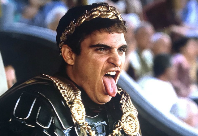 Quel dolore immenso di Joaquin Phoenix per il fratello River, morto tra le sue braccia