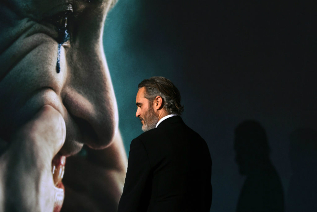 Quel dolore immenso di Joaquin Phoenix per il fratello River, morto tra le sue braccia