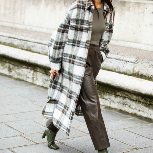 Casual chic look: i capi immancabili e come abbinarli in base alla stagione