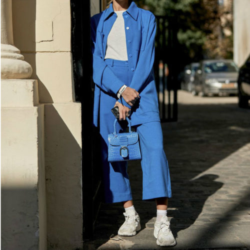 Casual chic look: i capi immancabili e come abbinarli in base alla stagione