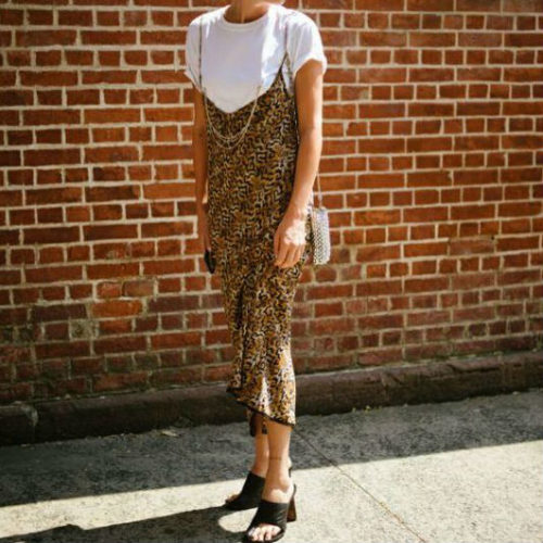 Casual chic look: i capi immancabili e come abbinarli in base alla stagione