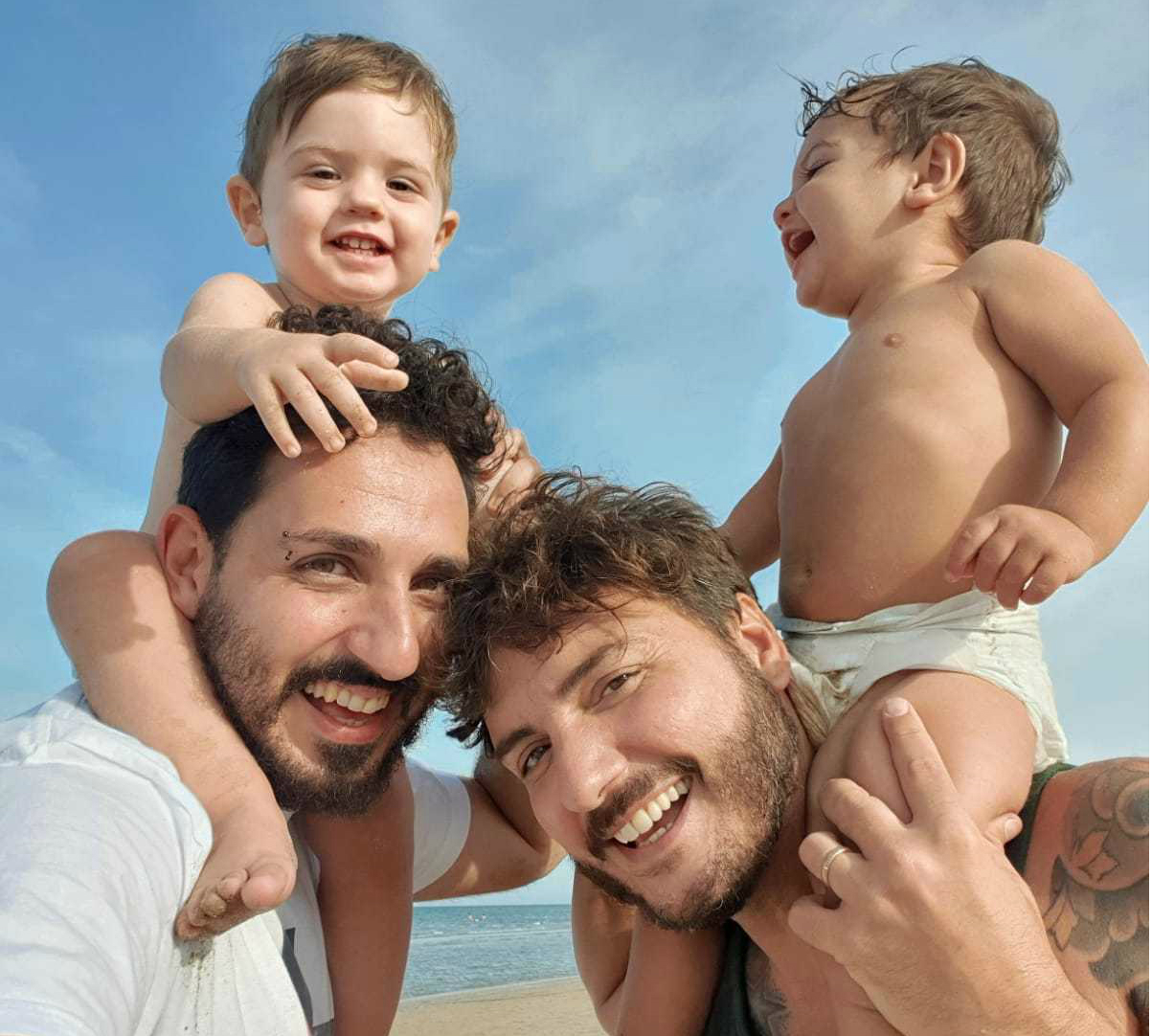 "Com'è la vita da 'genitori gay'": la famiglia tutta maschile di Carlo e Christian