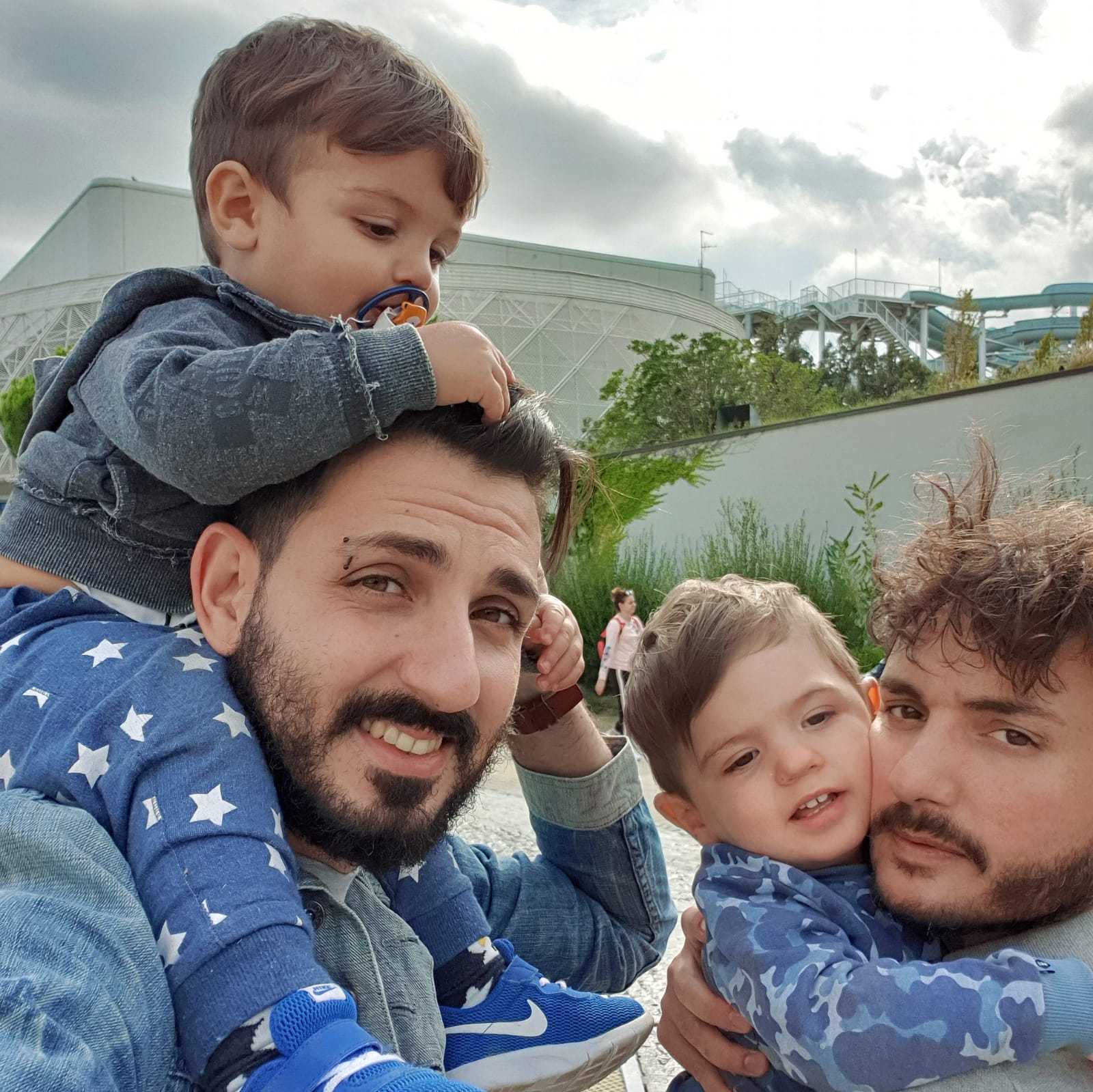 "Com'è la vita da 'genitori gay'": la famiglia tutta maschile di Carlo e Christian