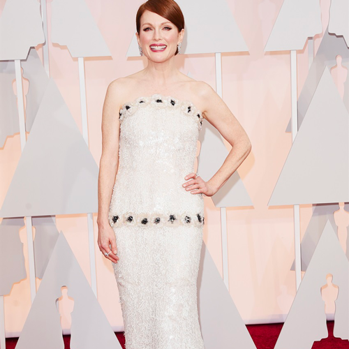 Julianne Moore, la grazia e la forza dietro i capelli rossi più belli di Hollywood