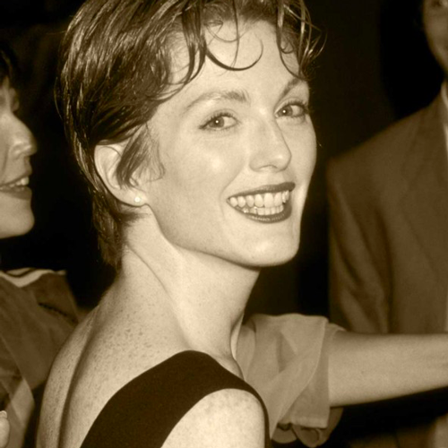 Julianne Moore, la grazia e la forza dietro i capelli rossi più belli di Hollywood