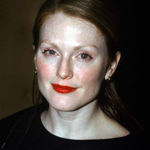 Julianne Moore, la grazia e la forza dietro i capelli rossi più belli di Hollywood
