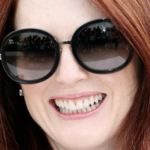 Julianne Moore, la grazia e la forza dietro i capelli rossi più belli di Hollywood