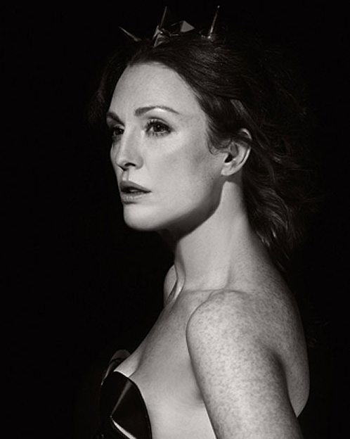 Julianne Moore, la grazia e la forza dietro i capelli rossi più belli di Hollywood