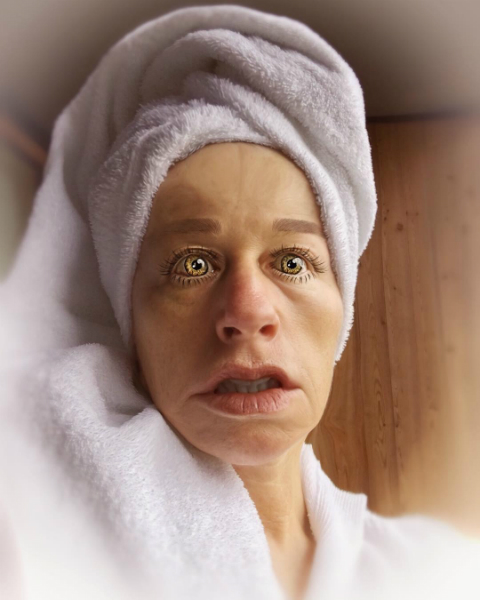 Cindy Sherman, la donna che aveva inventato selfie e filtri prima di tutti